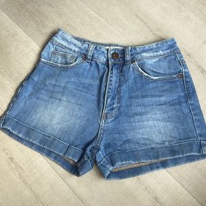Bullhead mom short jean shorts size 3